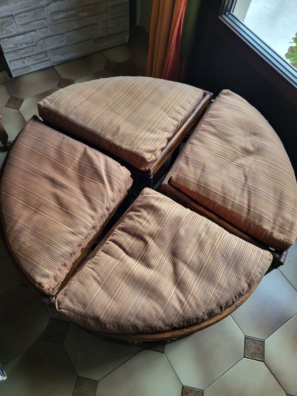 4 poufs rotin impeccables Meubles