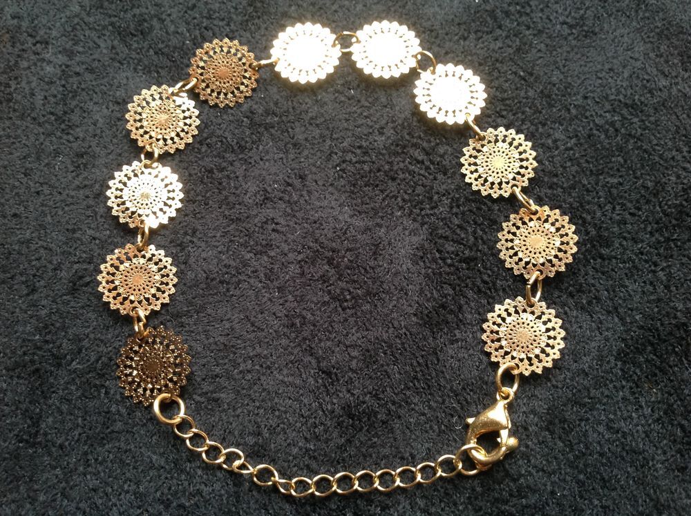 BRACELET DOR&Eacute;E FLEURS DE ViE ROSACE 23 cm Envoi Possible
Bijoux et montres