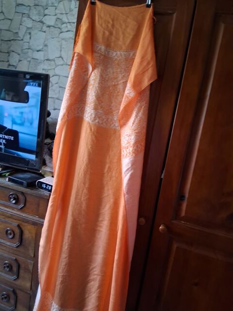 GRANDE ÉCHARPE  ORANGE  NEUVE (CADEAU OFFERT.) Ardentes (36)