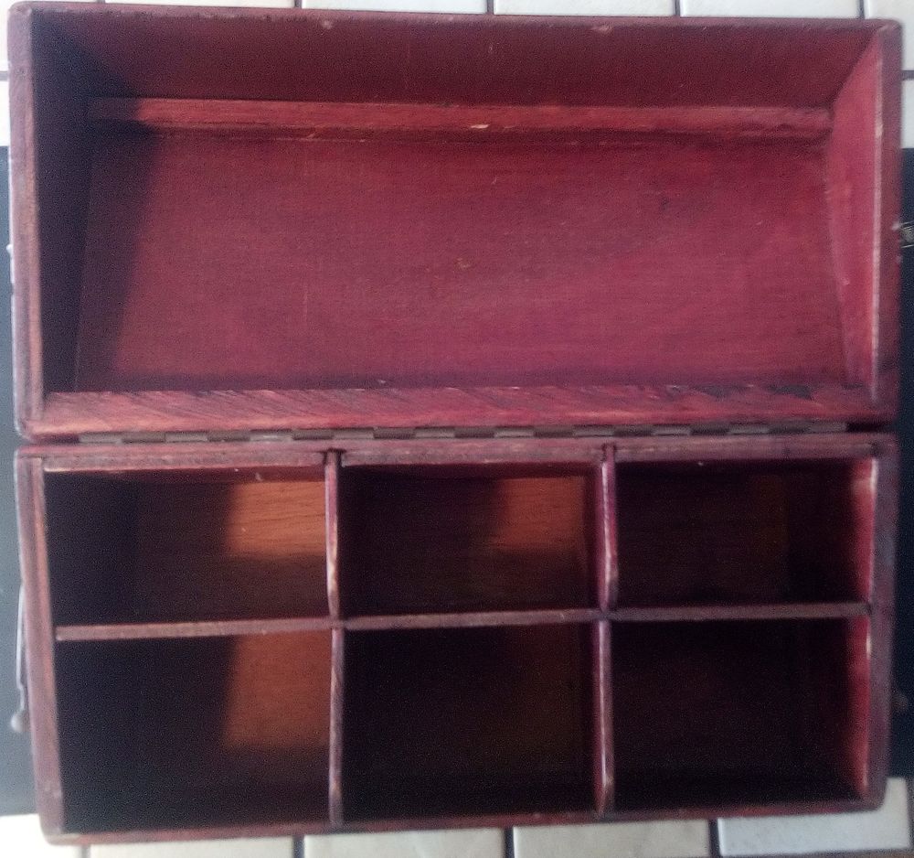 Coffre ancien de rangement en bois Meubles