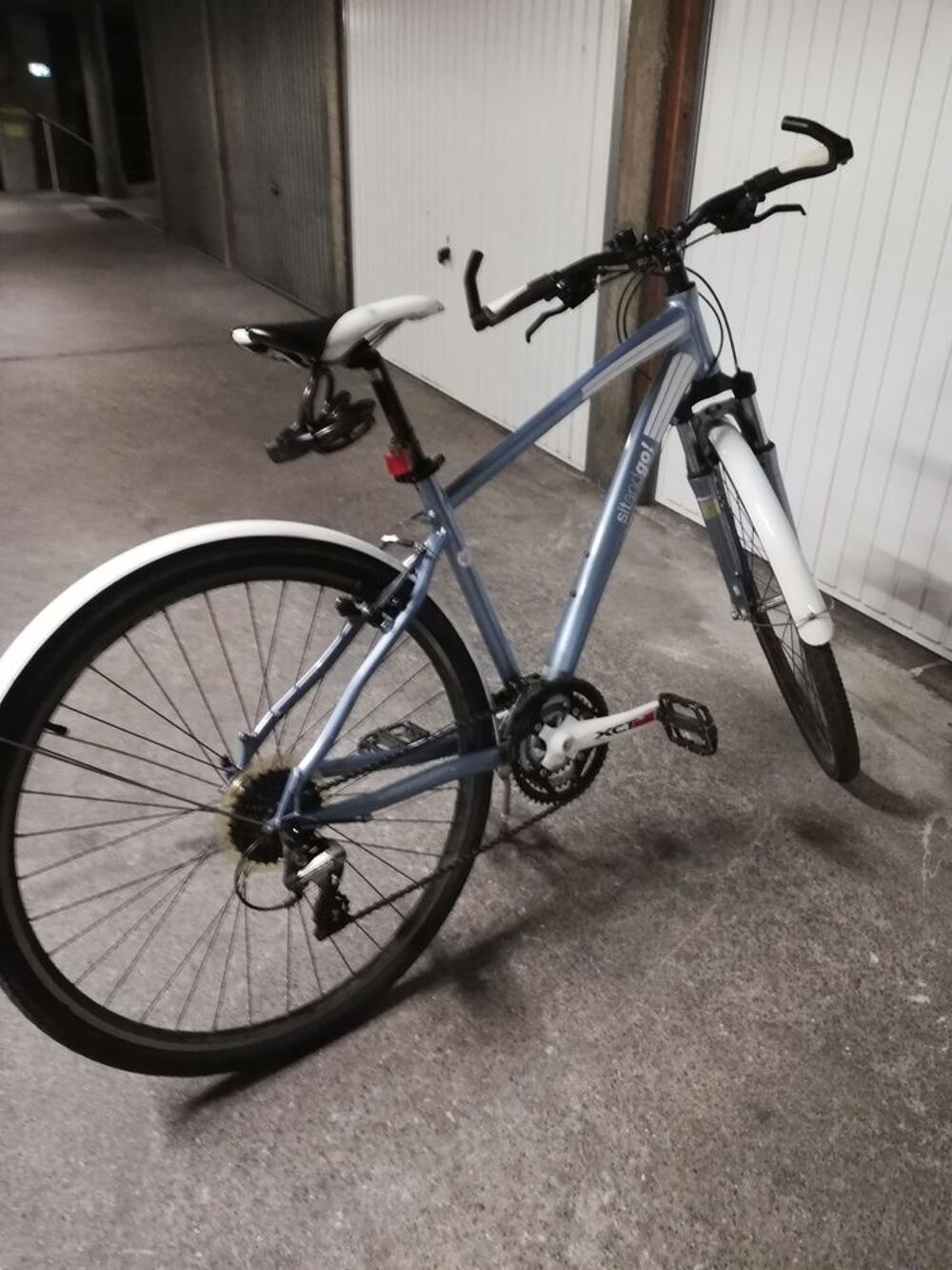 Velo VTC Lapierre ice blue ultra l&eacute;ger. Vlos