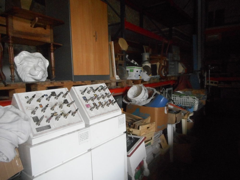 Vide grenier j'ai plusieurs carton environ 50 a aveugle p Meubles