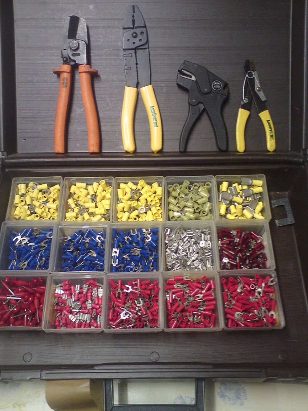 COFFRET DEPANNAGE ELECTRICIEN Bricolage