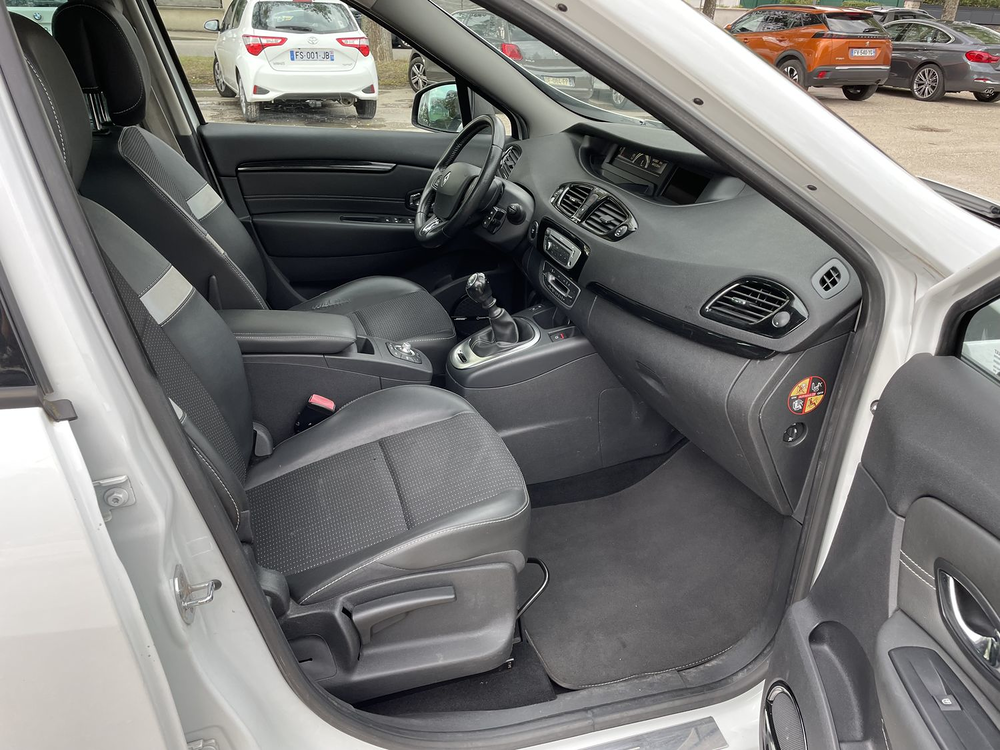 Grand Sc&eacute;nic III Grand Sc&eacute;nic TCe 130 Energy Bose 5 pl 2013 occasion 01000 Bourg-en-Bresse