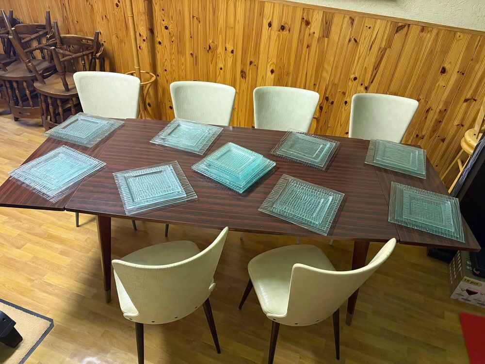 Table avec ses rallonges et six chaises Meubles