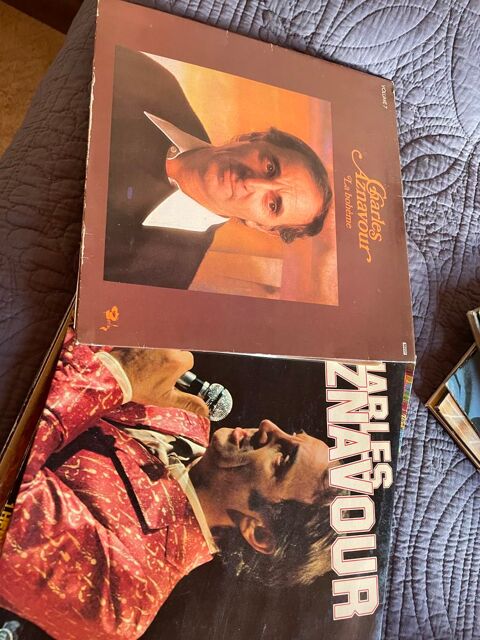 33 tours Charles Aznavour La Neuville-au-Pont (51)