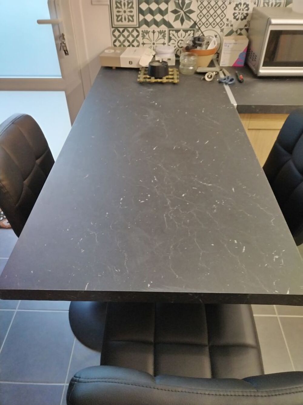 Plan de travail gris anthracite. Bricolage