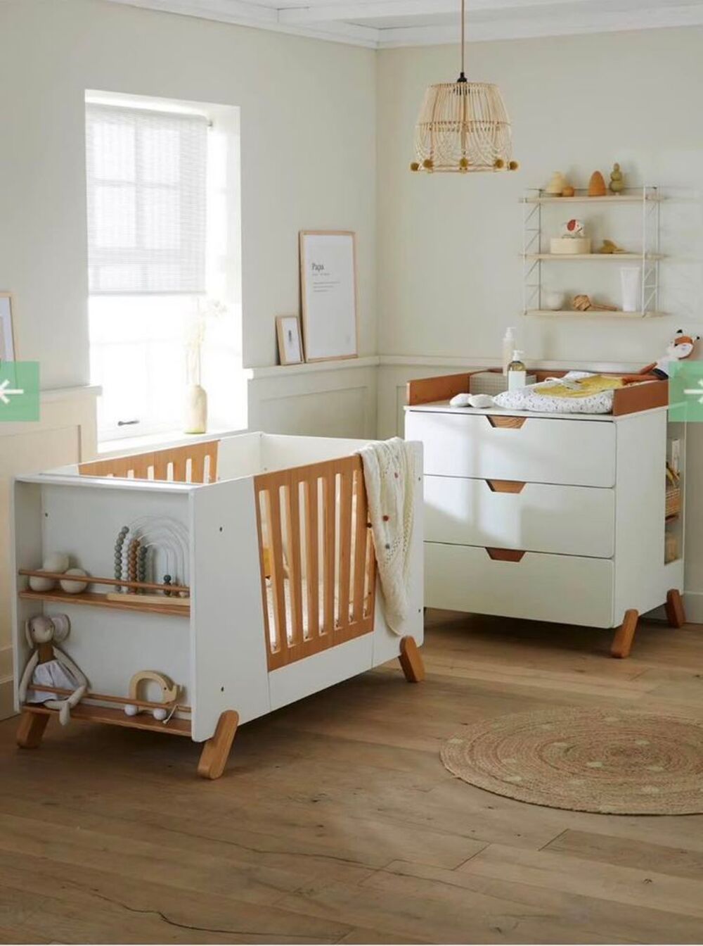 Lit b&eacute;b&eacute; &eacute;volutif et table &agrave; langer Mobilier enfants
