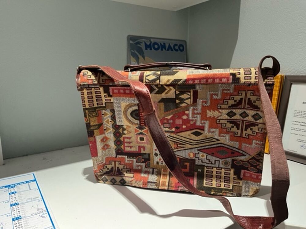 Sacs cuir Bandouli&egrave;re Motif Tribal Maroquinerie