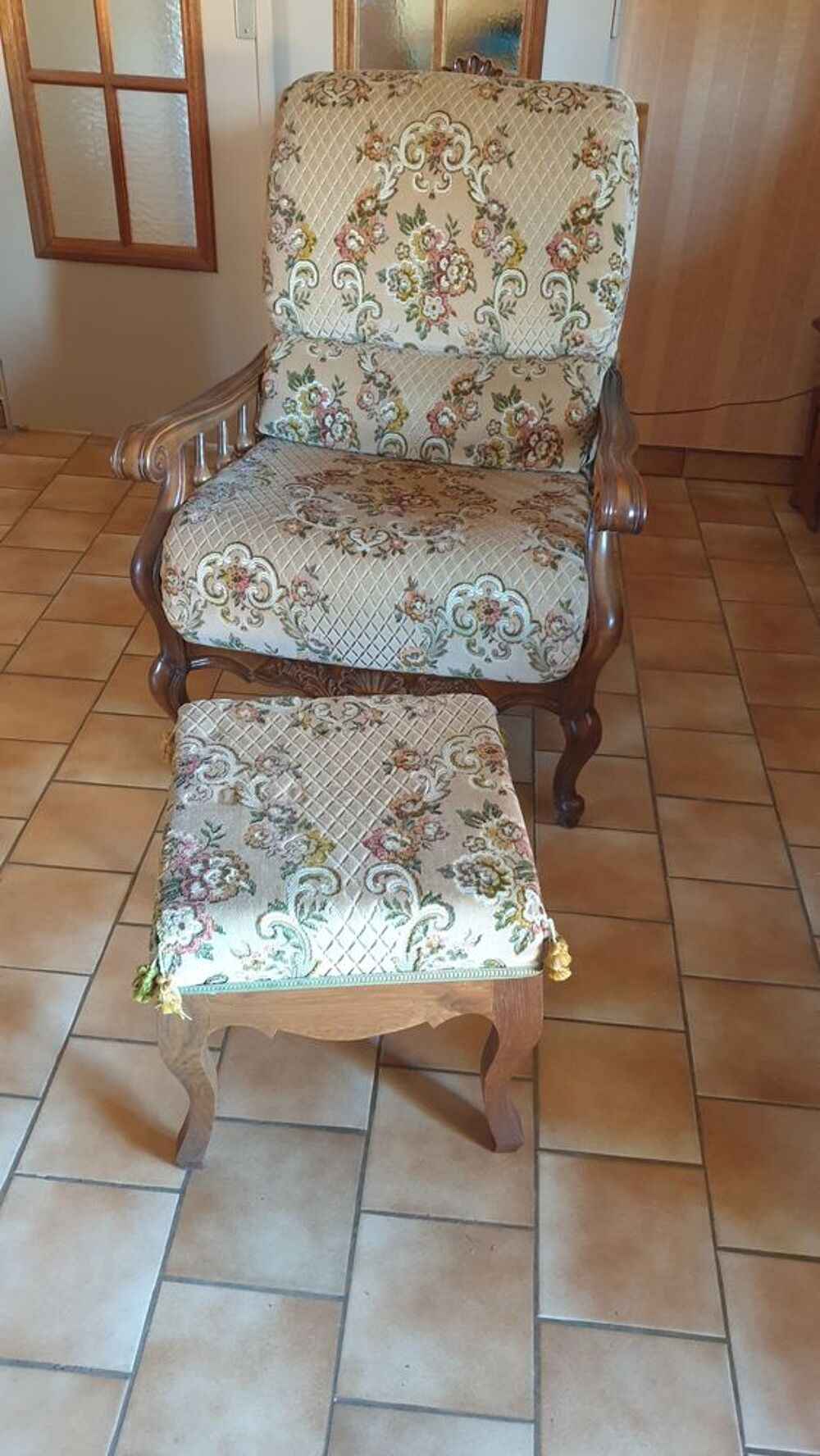 1 ou 2 fauteuil avec pouf comme neufs Meubles