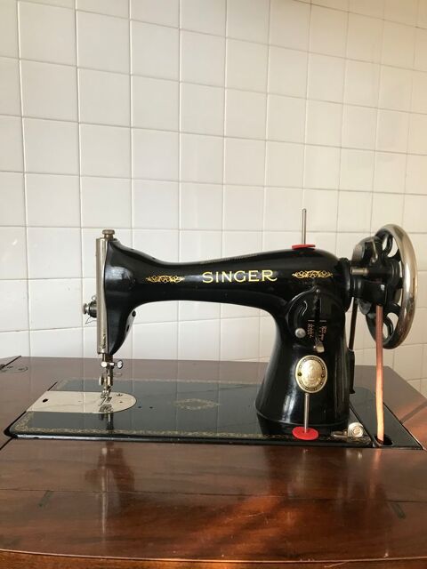 Machine  coudre  pdale SINGER 140 Rasteau (84)