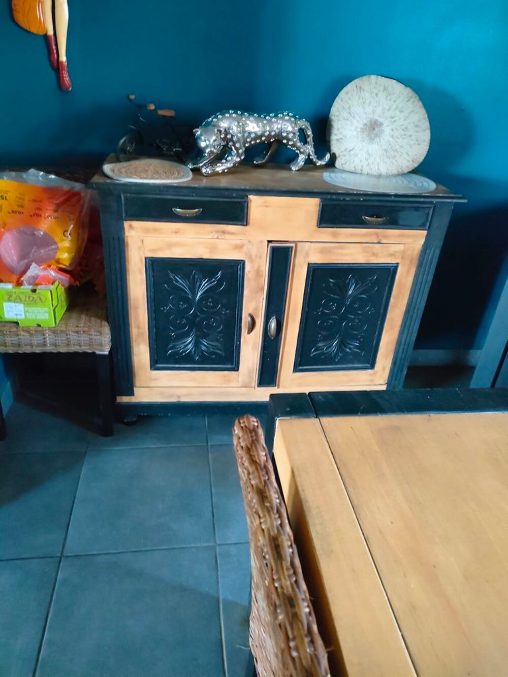 table plus chaises et bahut Meubles