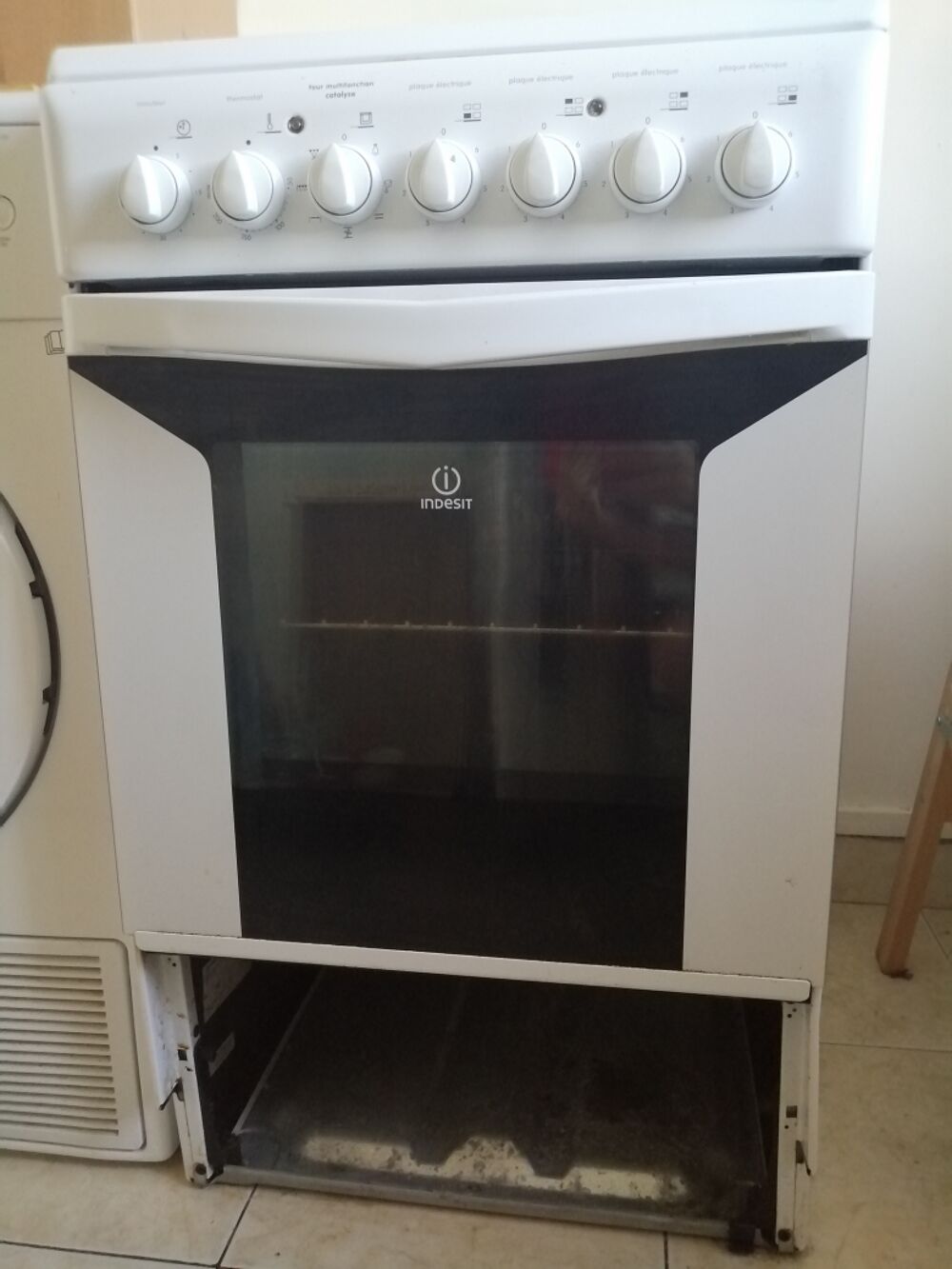 Cuisini&egrave;re 4 feux vitroc&eacute;ramique Electroménager