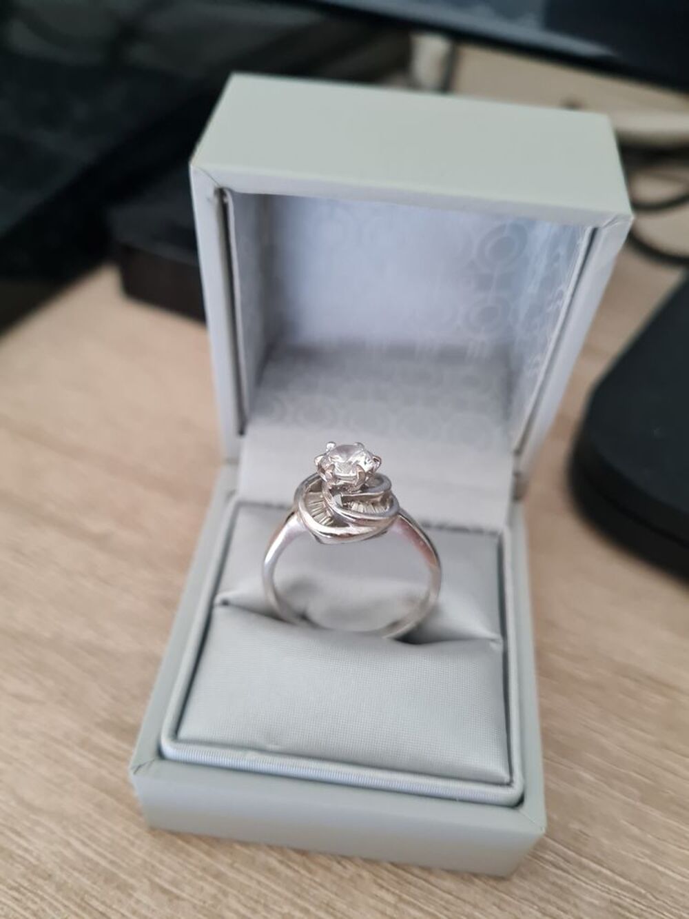 Bague or blanc 