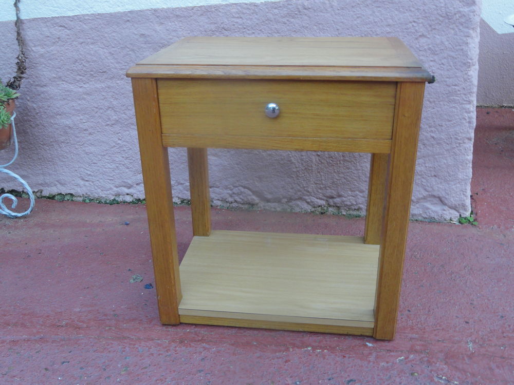 2 tables de chevet Meubles