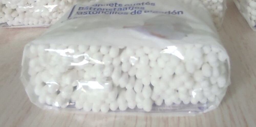 Cotons-tiges (3 euros les 10 sachets de 200) Pu�riculture
