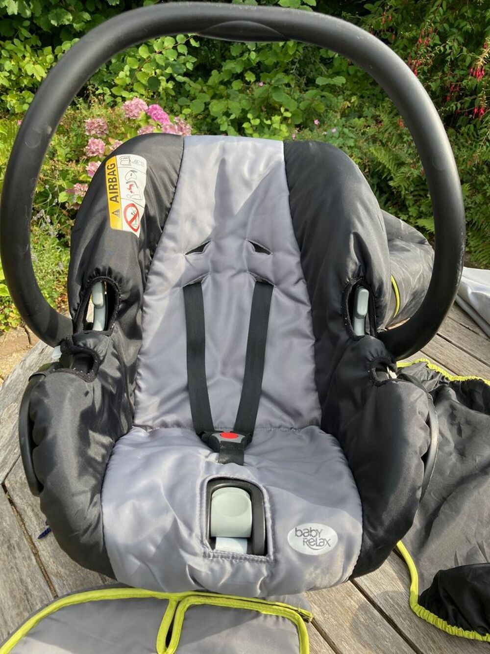Poussette BABY RELAX avec accessoires Puériculture