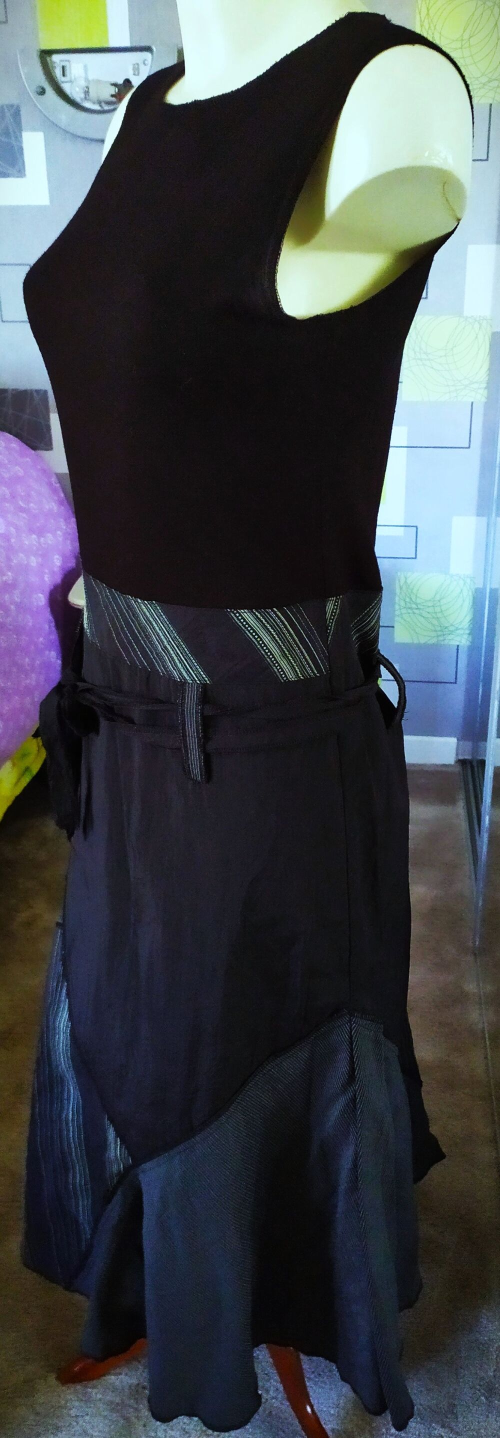 robe noire: au choix
autres mod&egrave;les dispo, demandez photos Vtements