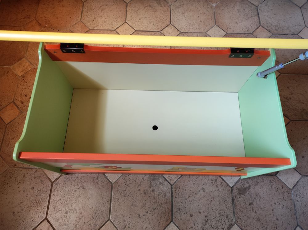 Coffre &agrave; jouet (avec v&eacute;rin neuf) Mobilier enfants