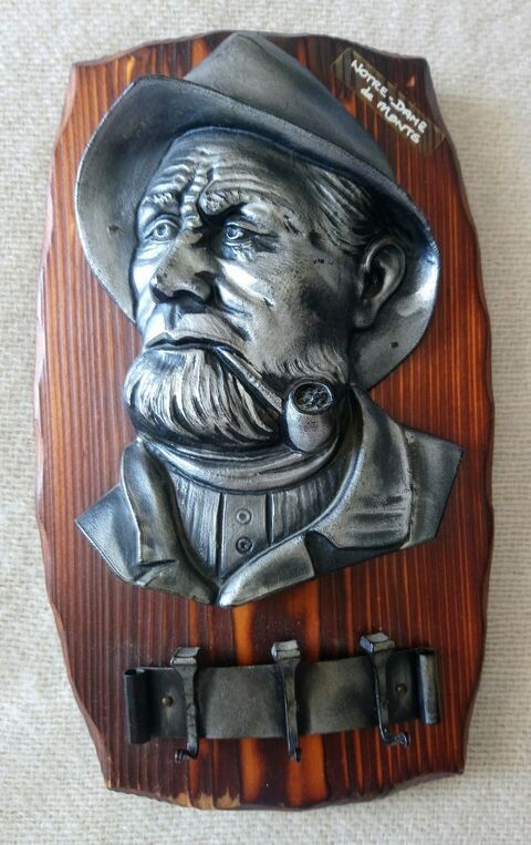 Magnifique porte-cl�s d�coratif ?'Notre Dames des Monts?' 9 La Courneuve (93)