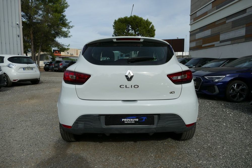 Clio IV CLIO IV SOCIETE DCI 90 ENERGY ECO2 AIR 82G 2015 occasion 13600 La Ciotat