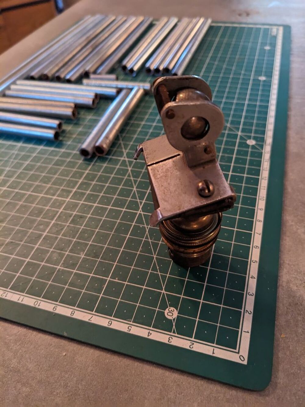 Piece de lampe pirouett art d&eacute;co pour tenir l'abat jour de l Electroménager