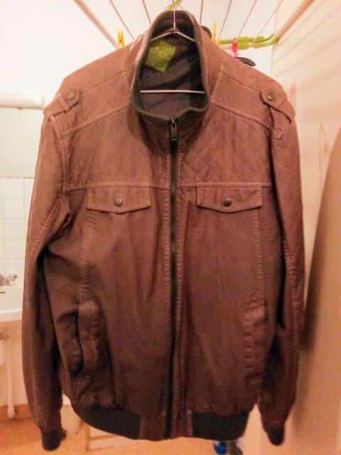Veste marron clair
Gemo
Trs bon tat 0 Landerneau (29)