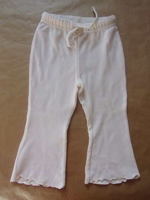 Pantalon en taille 24 mois 1 Montaigu-la-Brisette (50)