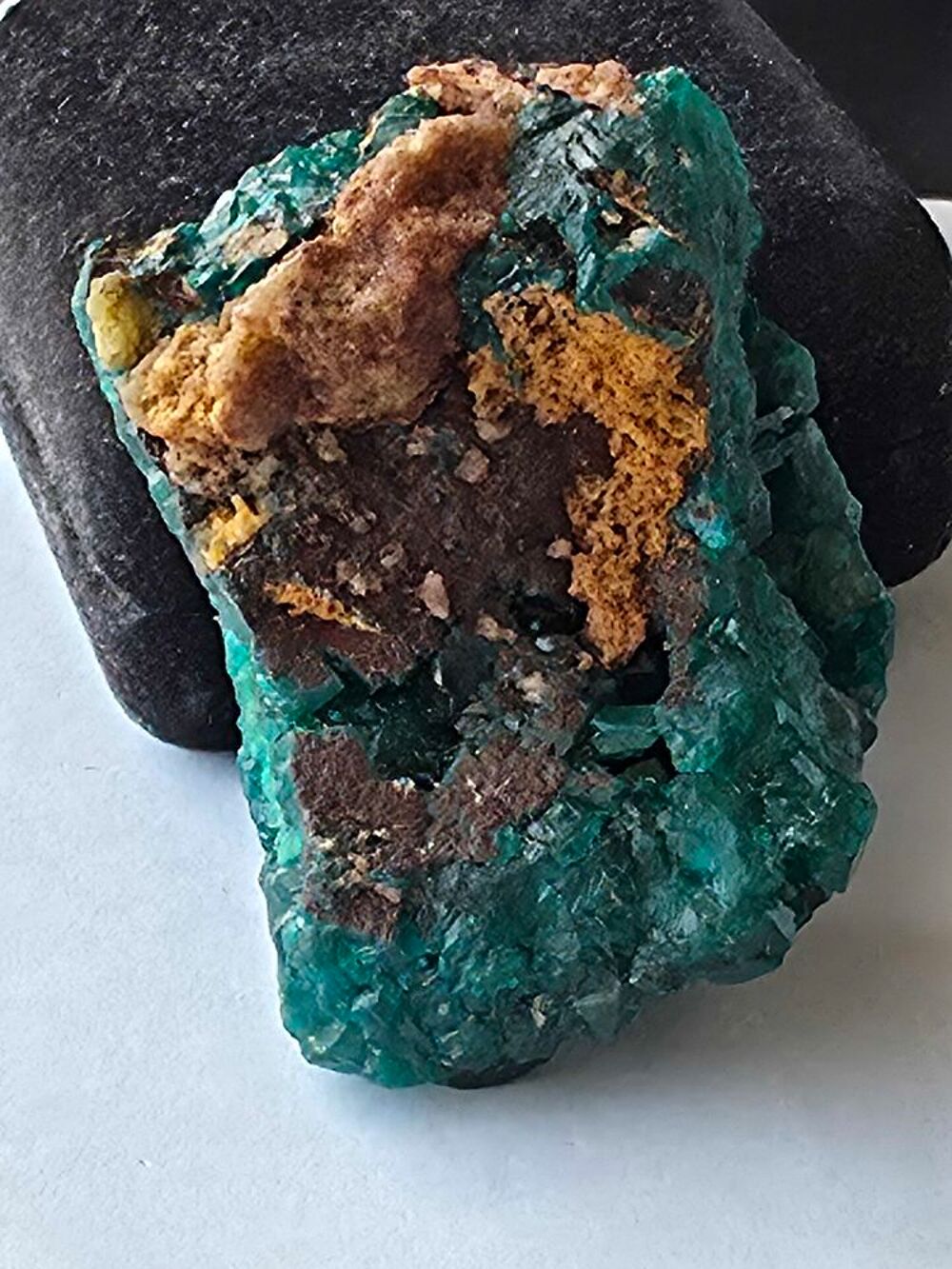 Min&eacute;ral d'exception : Dioptase brute sur sa roche matrice-RDC 