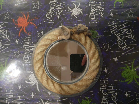 Petit miroir rond 
1 Aubvillers (80)