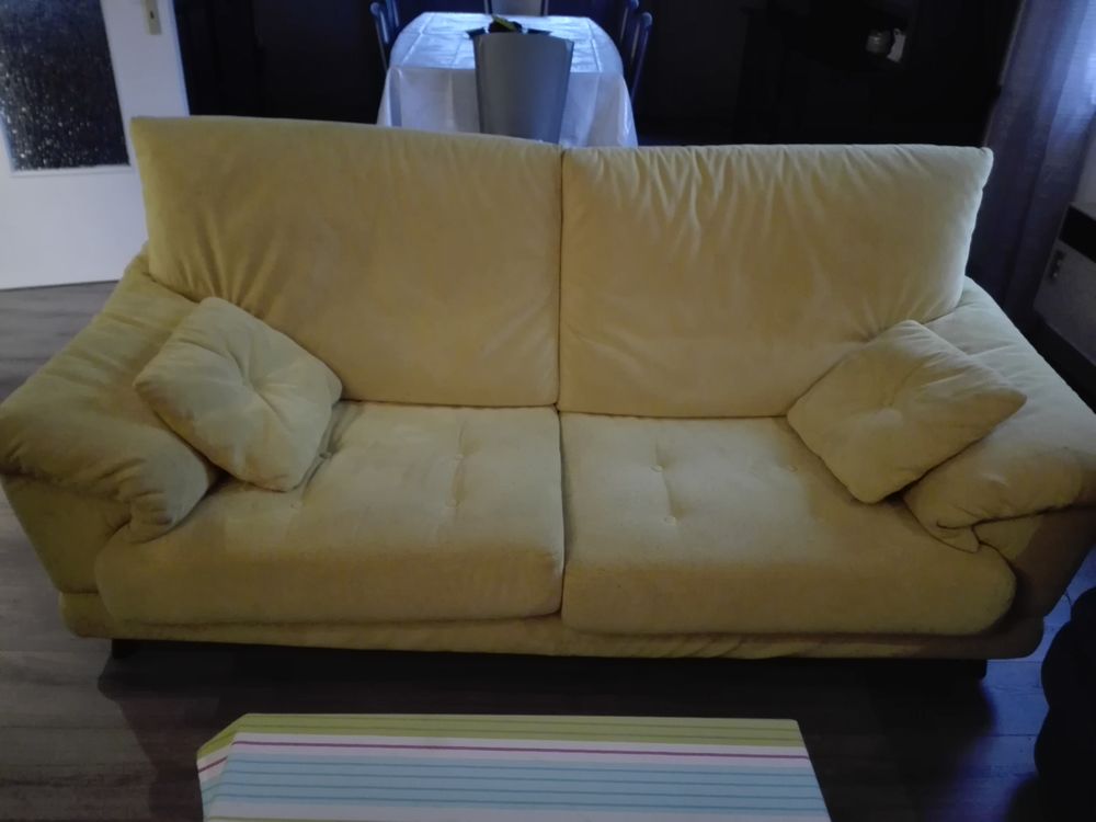 canap&eacute; jaune Meubles