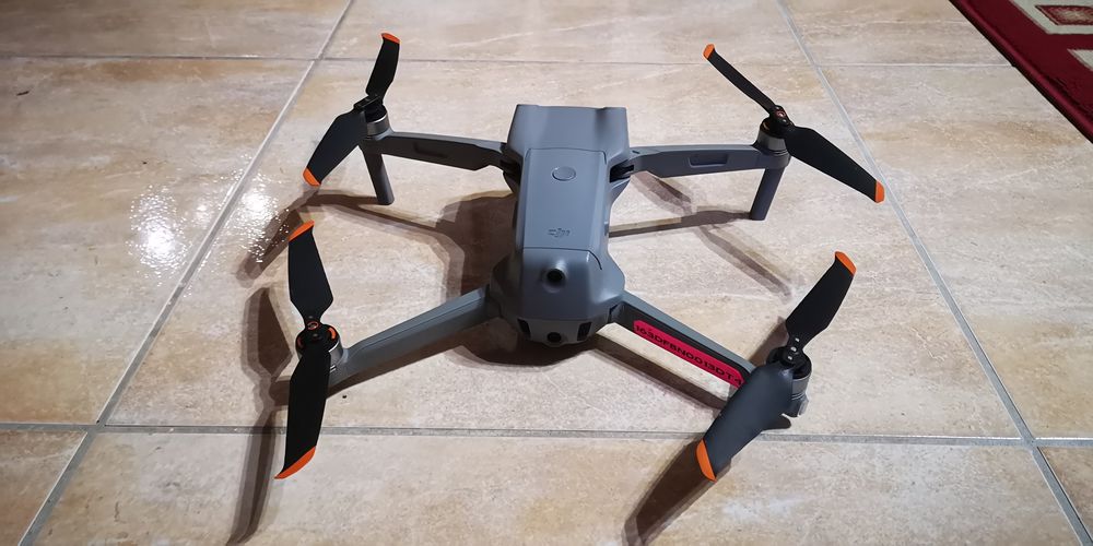 Drone DJI Air 2S Fly More Combo + iPad Air 2 Jeux / jouets