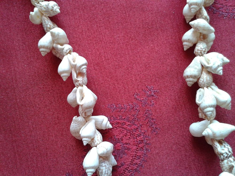 Long collier en coquillages de tahiti ann&eacute;es 70 Bijoux et montres