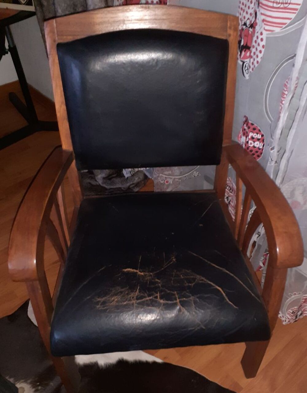 Fauteuil en teck et cuir noir Meubles