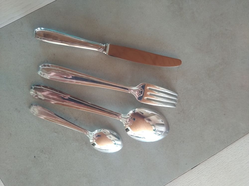 M&eacute;nag&egrave;re m&eacute;tal argent&eacute; 49 pi&egrave;ces marque SOH PARIS Cuisine