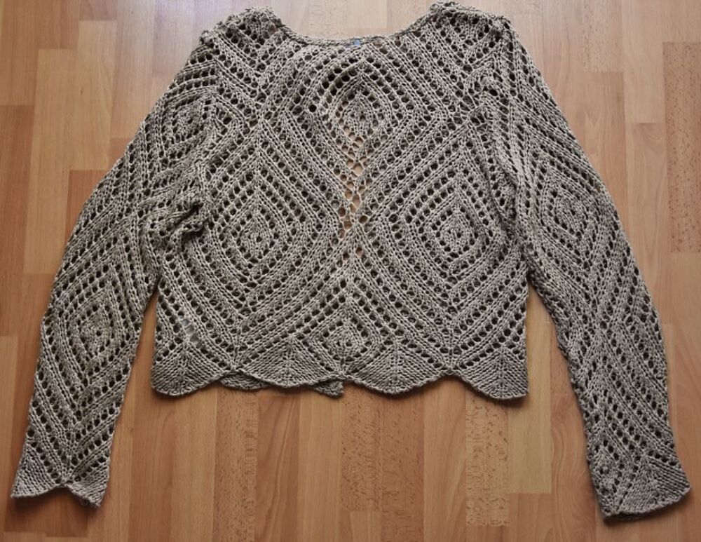 NEUF. T42. GILET beige. Bouton bois. Premier r&ocirc;le. NEUF 
Vtements