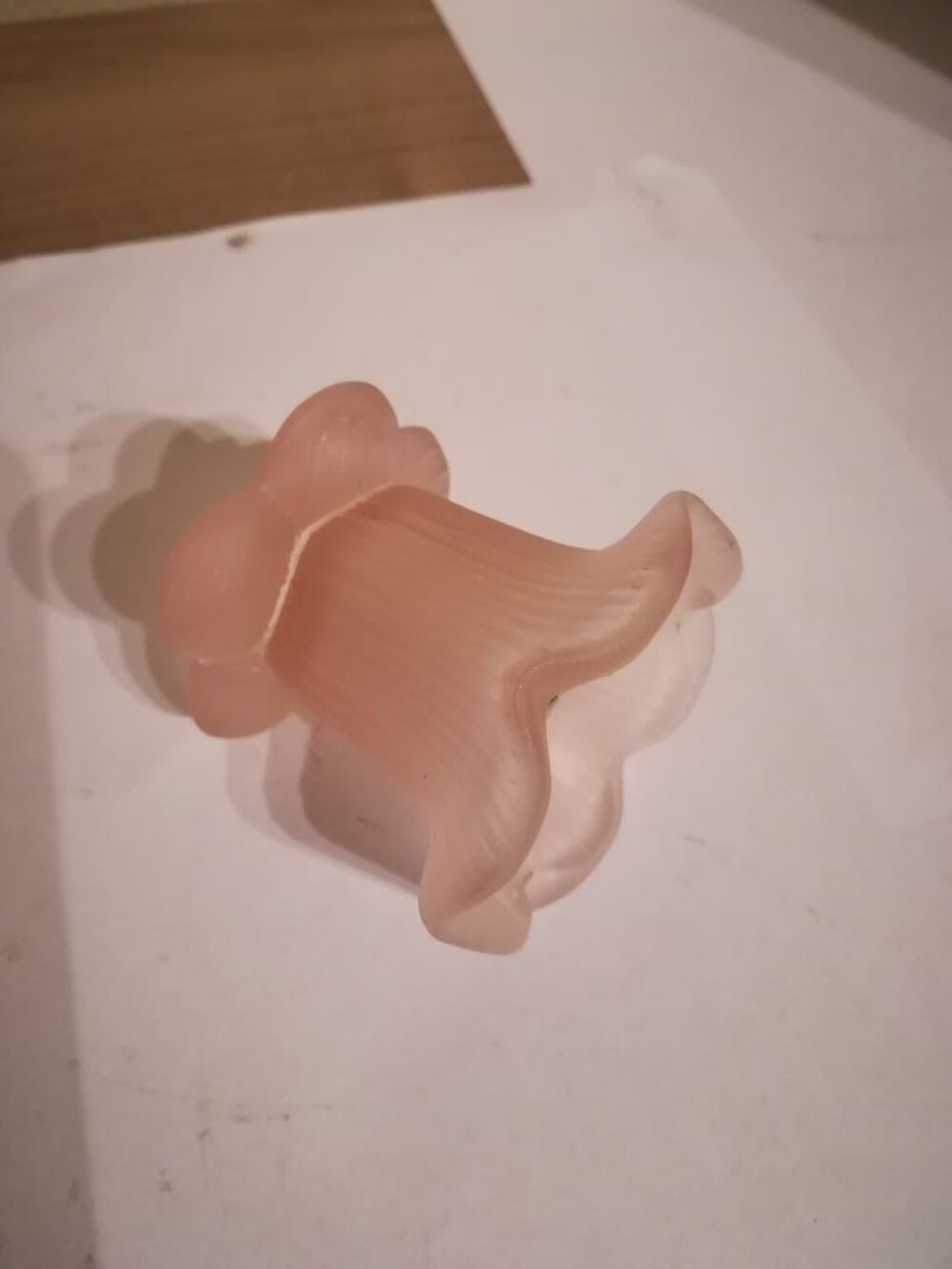 PETIT BOUGEOIR ROSE VINTAGE EN VERRE 
Décoration