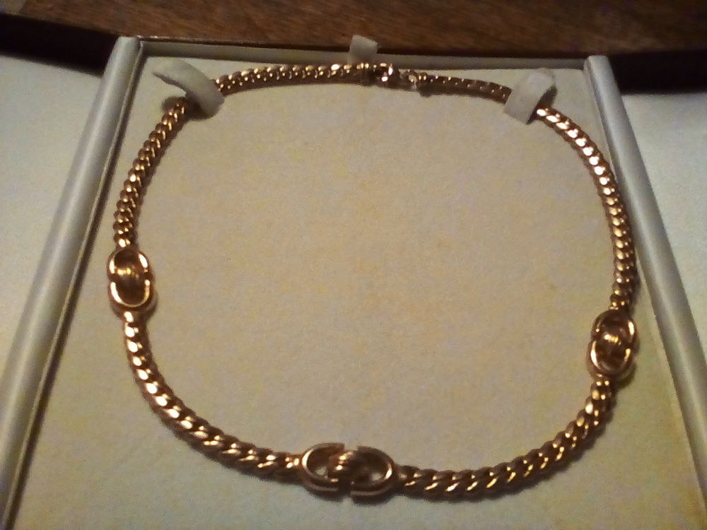 Colliers en plaqu&eacute; or tr&egrave;s bonne qualit&eacute;. Bijoux et montres