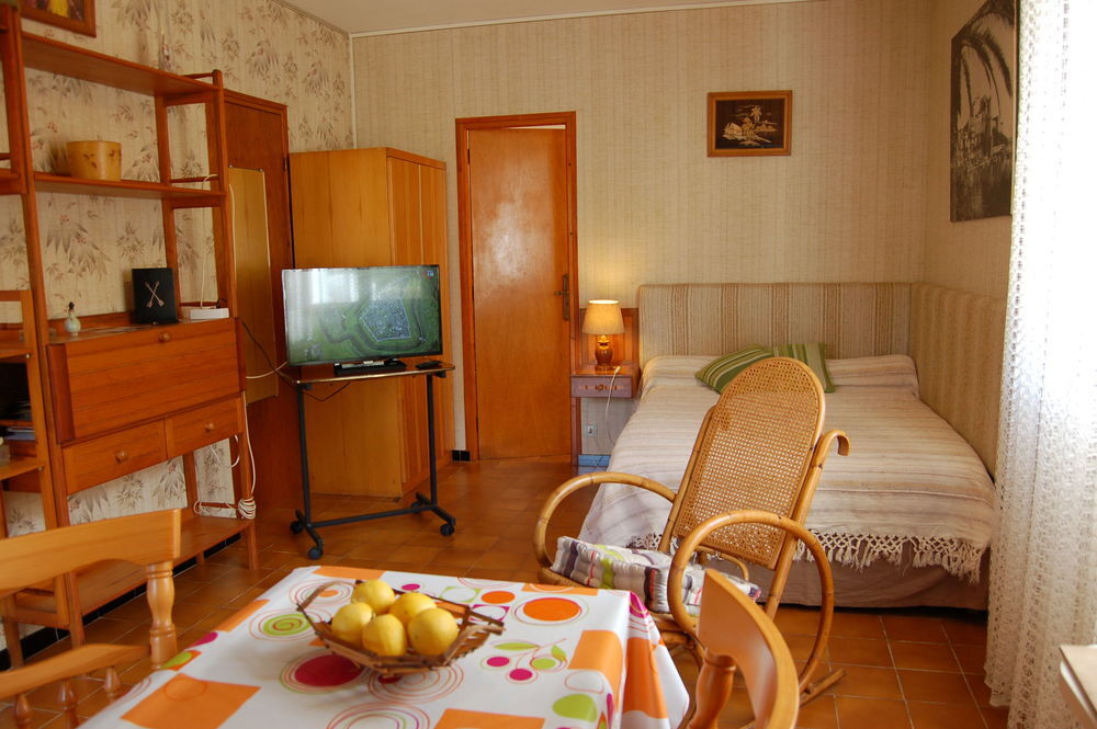   Agrable studio pour deux et terrasse de plain-pied Vacances  / Offres de location 
