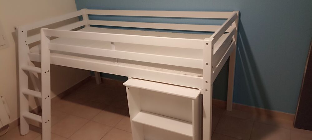 Lit mezzanine blanc bois avec &eacute;chelle Meubles