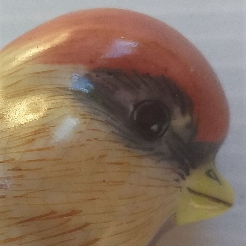 Oiseau en porcelaine ou ceramique Hauteur 6 cm 