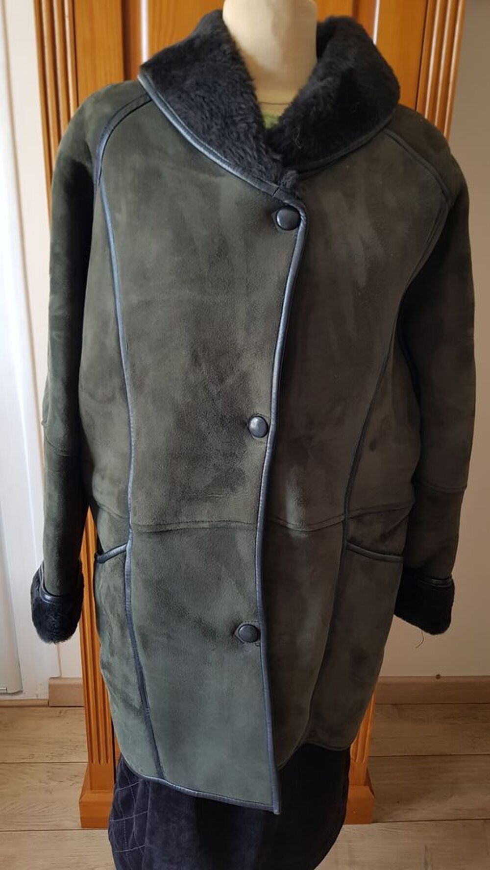 Manteau en peau retourn&eacute;e vintage (42/44) Vêtements