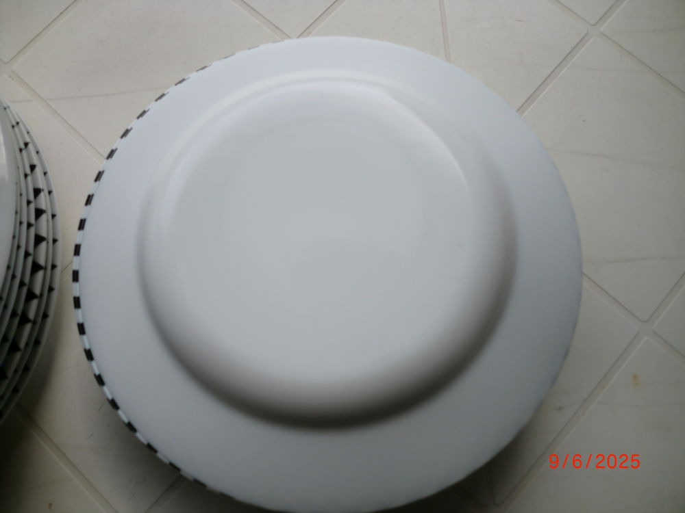 Assiettes en porcelaine
Electroménager