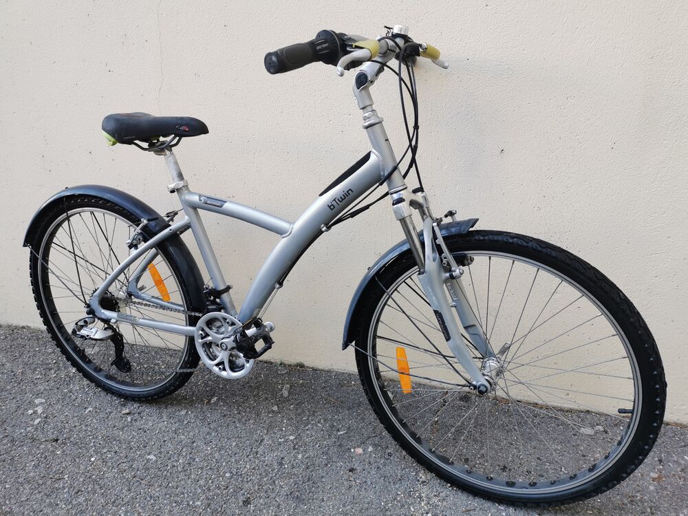 vtc femme ''b twin'' argent&eacute;''taille L Vélos