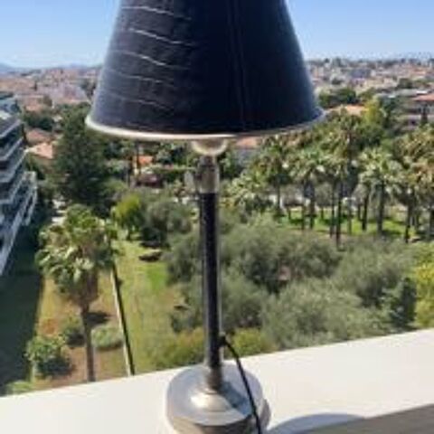 LAMPE DE BUREAU tr�s belle qualit� gain� cuir fa�on croco et m�tal argent� m�me l'abat jour �  l'int�rieur facture de 275� 75 Cannes (06)