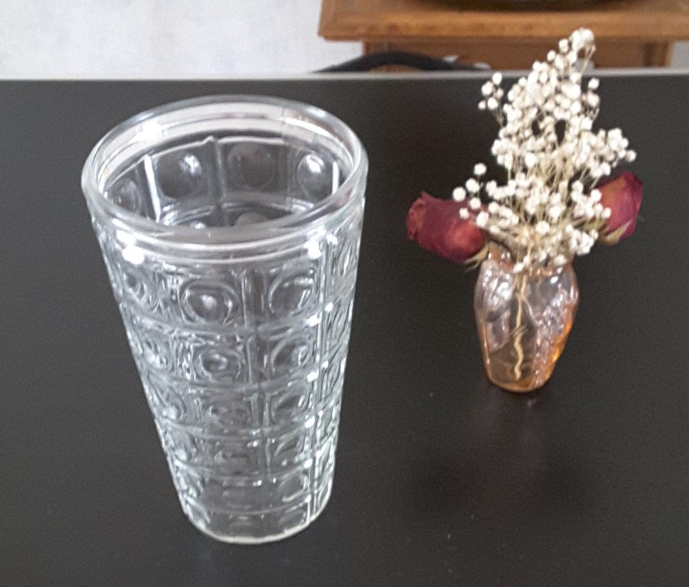 Vase transparent en verre moul&eacute; - Vintage Décoration