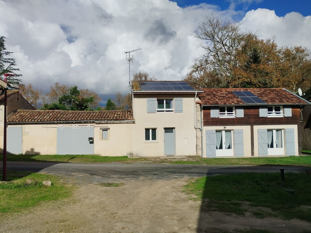 Vente Maison Grande maison de 130 M2, Grande cuisine 30m2,4 chambres. Léogeats