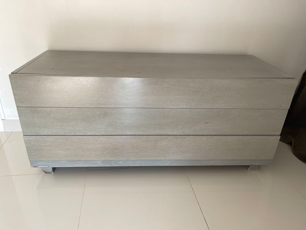 Commode en bois massif Meubles