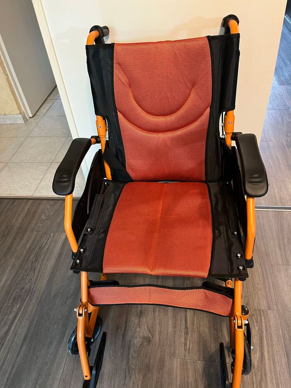 fauteuil roulant pliable Meubles