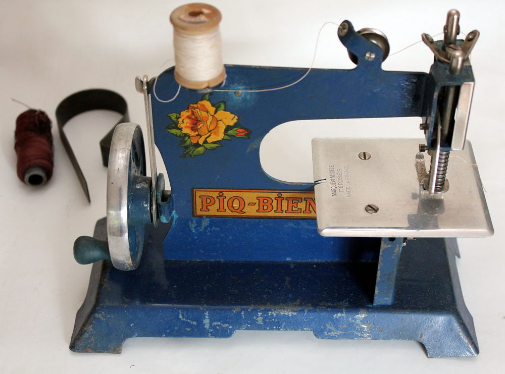 Machine &agrave; coudre jouet PIQ BIEN 1940 -1950 Jeux / jouets